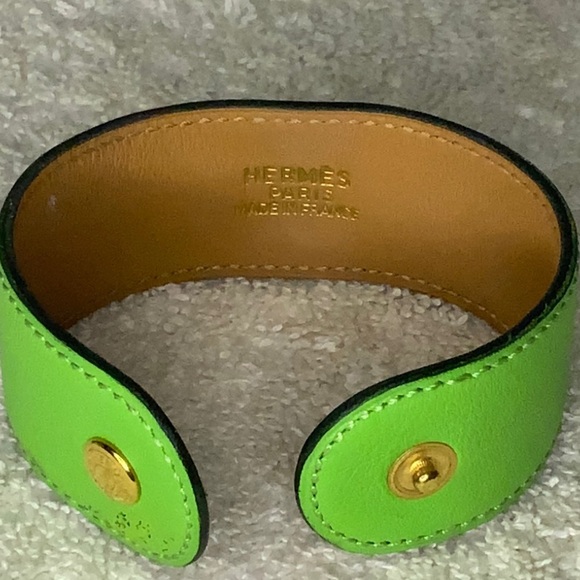 Hermès Courcheval Medor Bracelet in Kelly Green Leather (7.5in) [In Box] - Picture 7 of 8